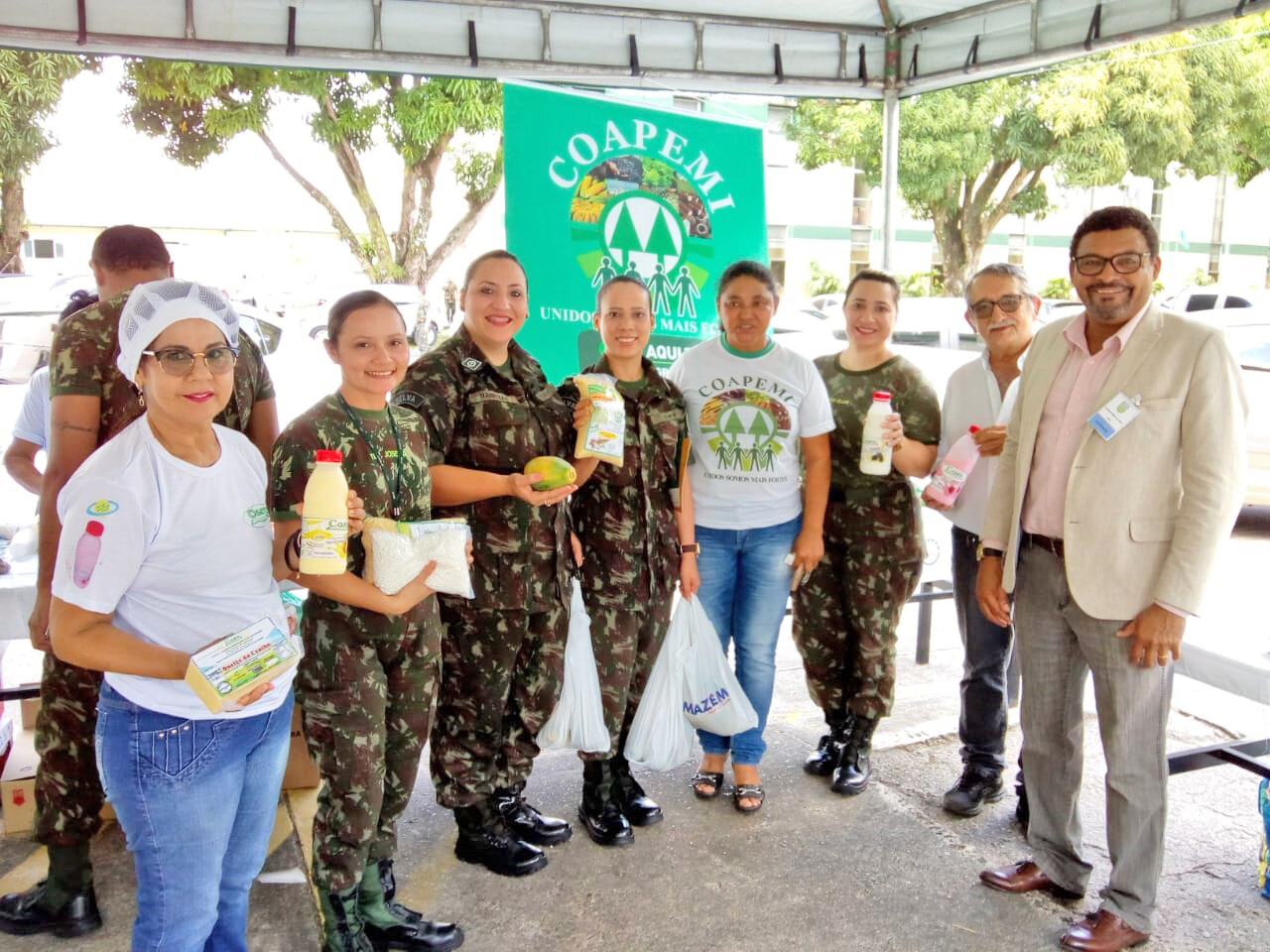 Comandantes do Exército conhecem produtos de cooperativas